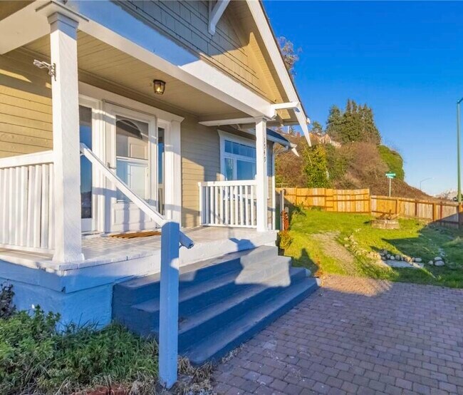 Foto del edificio - 1549 Charleston Beach Rd W