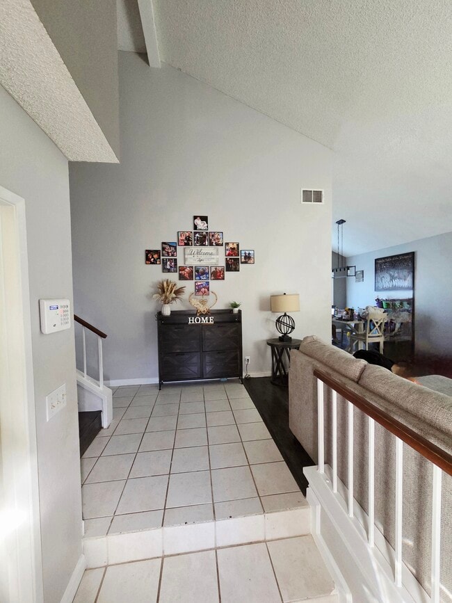 Foto del edificio - 22 Ridge Crest Cir