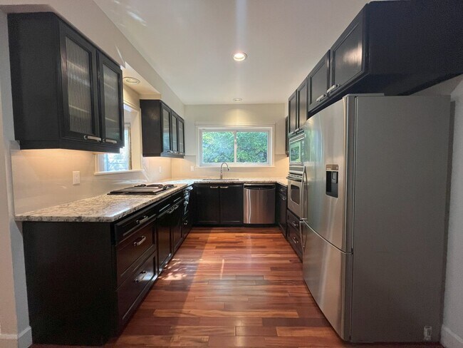 Foto del edificio - Stunning Goose Hollow-Southwest Hills Home...