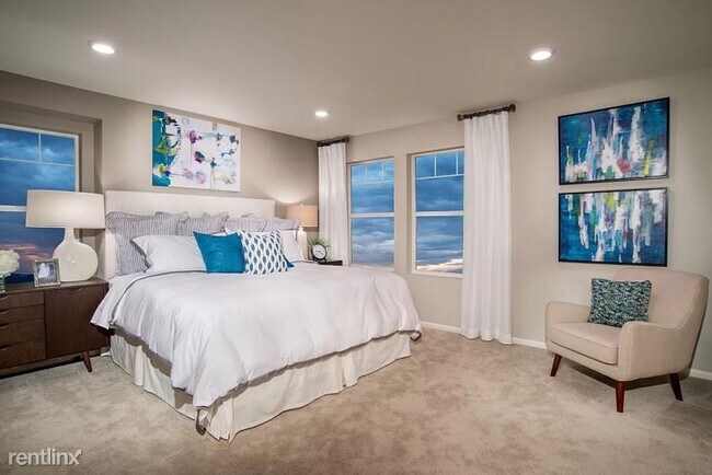 Building Photo - 4 br, 2.5 bath Townhome - 4374 South Nepal...