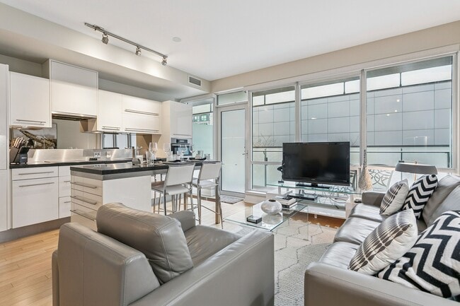 Building Photo - 80 John St