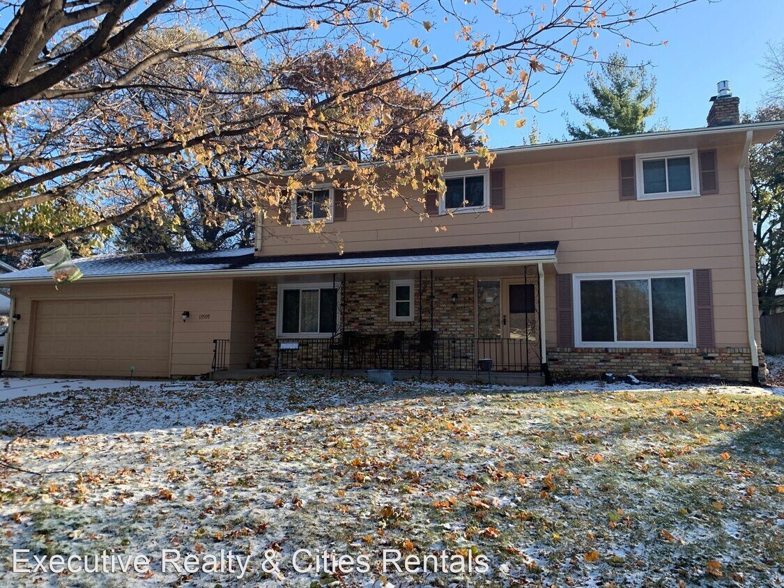 Primary Photo - 4 br, 2.5 bath House - 13509 Colfax Ave S