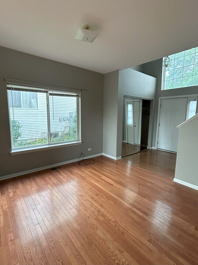 Foto del edificio - 707 Red Oak Ct