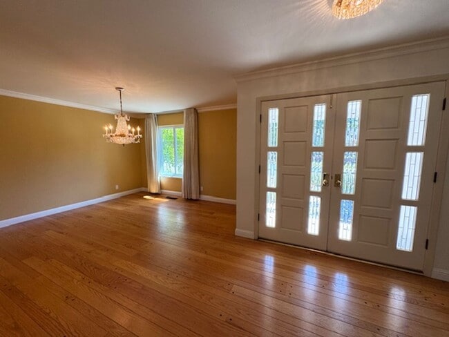 Building Photo - Single level home with pool in Whitegate c...