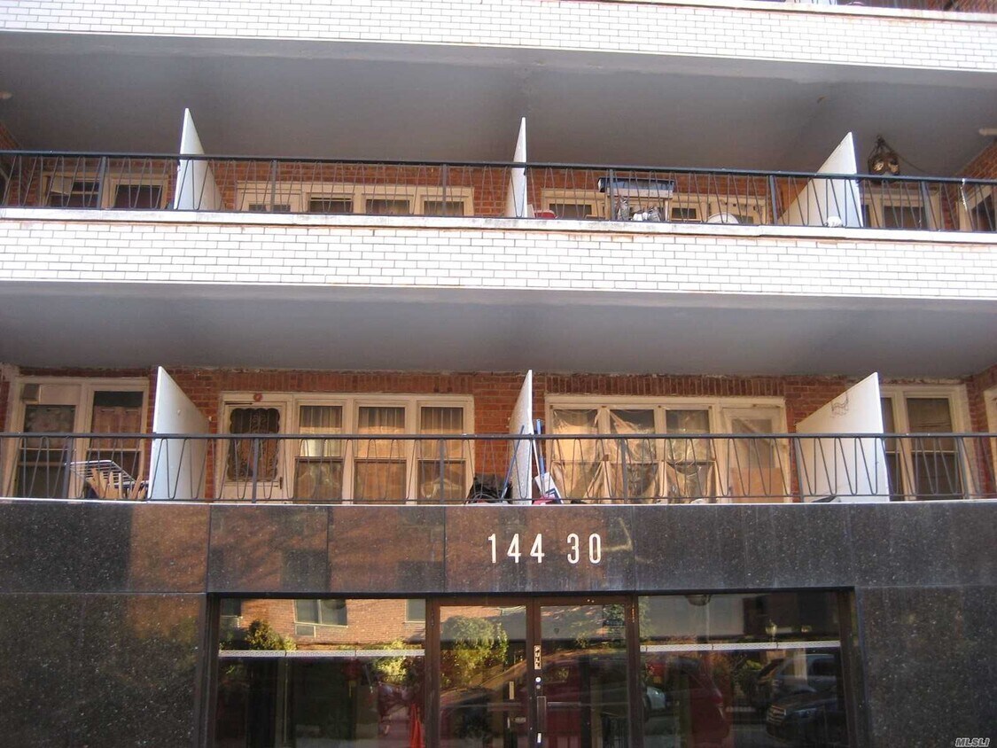 Primary Photo - 144-30 Roosevelt Ave
