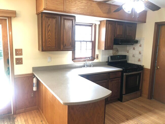 Building Photo - 1721 Mohawk Dr