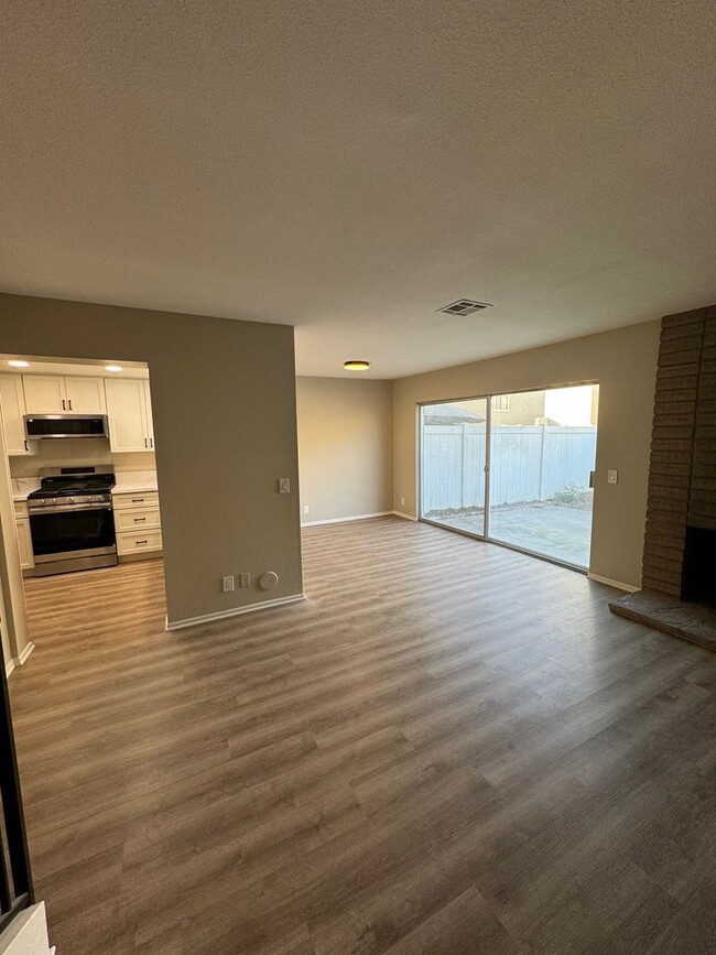 Foto del edificio - Condo for rent in Oxnard Near Cabrillo Park