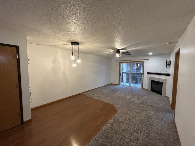 Sala de estar/Comedor - 80 Cherry Ct