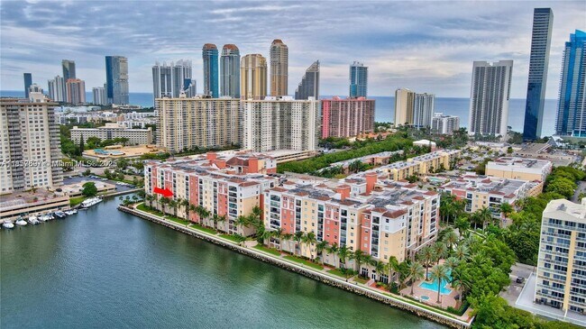 Foto del edificio - 17150 N Bay Rd