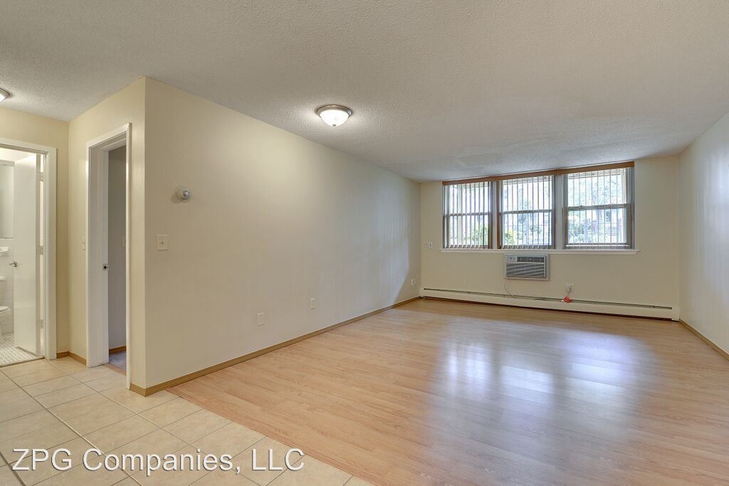 Primary Photo - 2300 Pleasant Ave