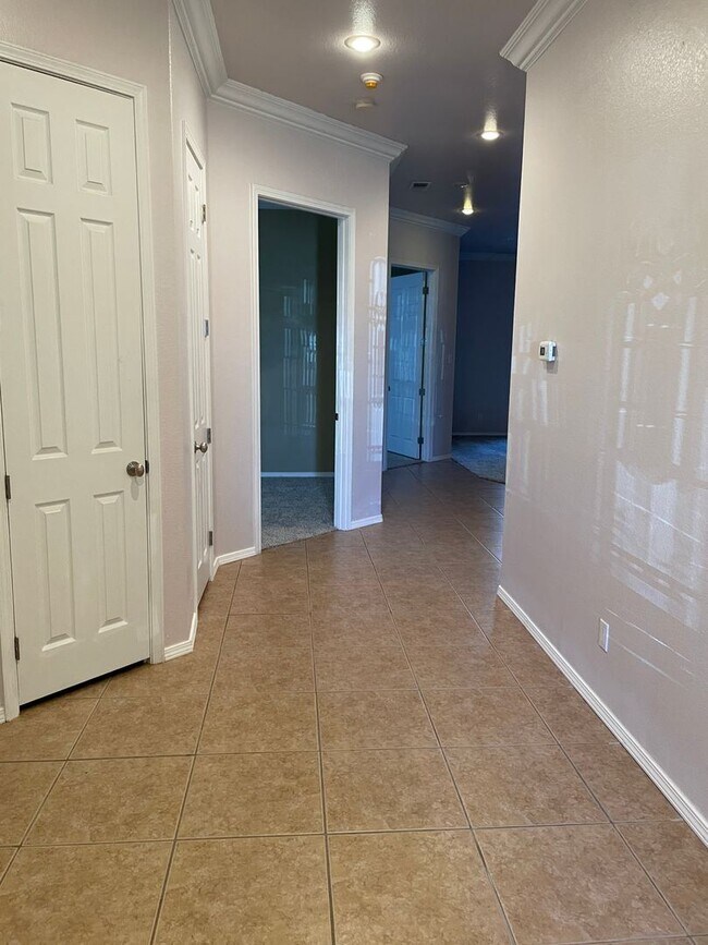 Building Photo - 3 br, 2 bath House - 6 EC Tucker Court (400)