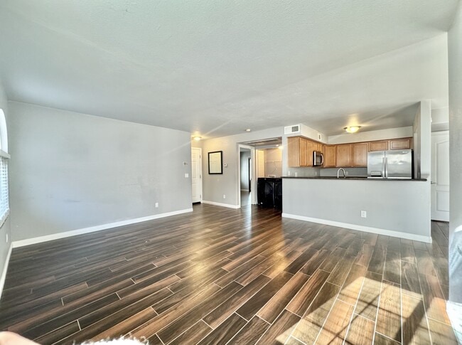 Building Photo - 9325 W Desert Inn Rd