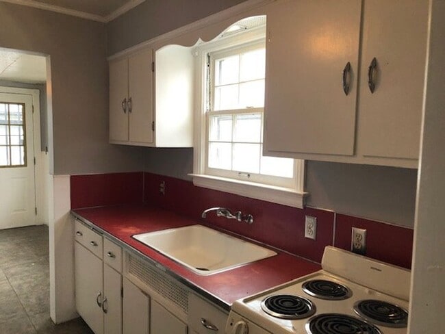 Foto del edificio - Great 4 Bedroom Home In Harper Woods