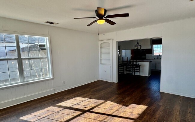 Foto del edificio - So Peaceful! Adorable Farmhouse 3/2/2 on almost 2 Acres with Bonus Room and Minutes from Buffalo ...