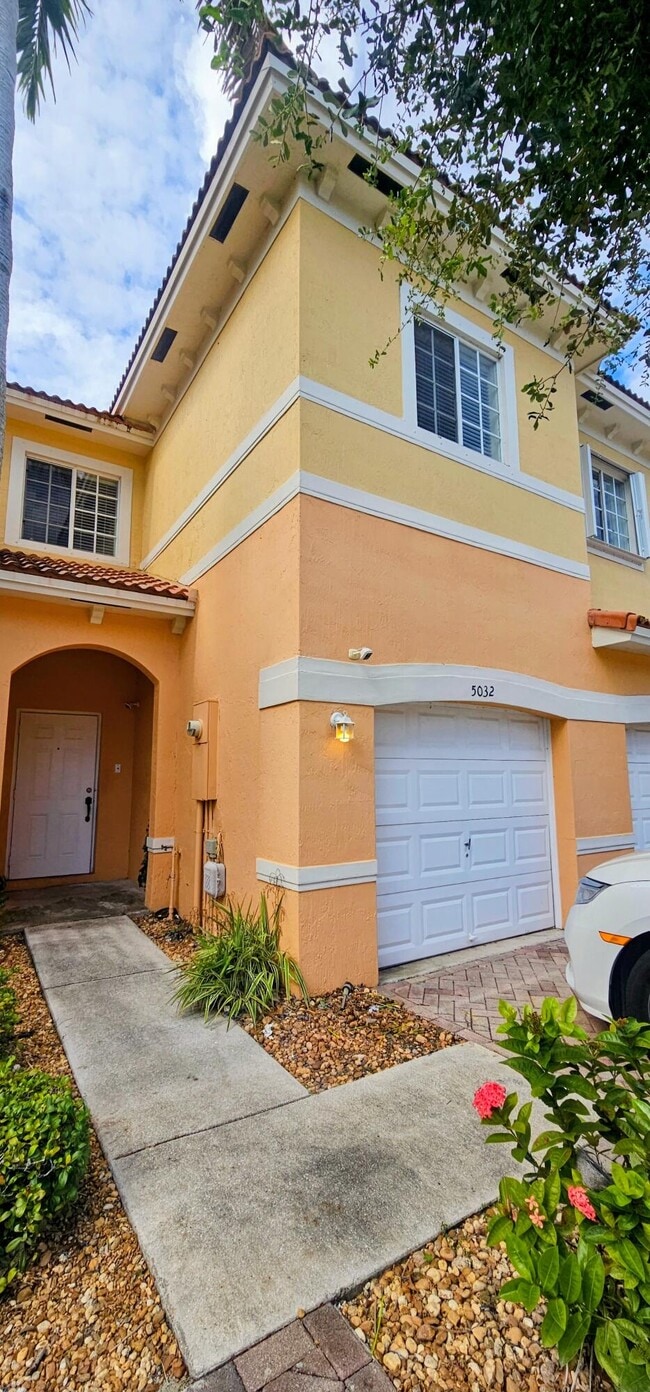 Building Photo - 5032 SE Mariner Garden Cir