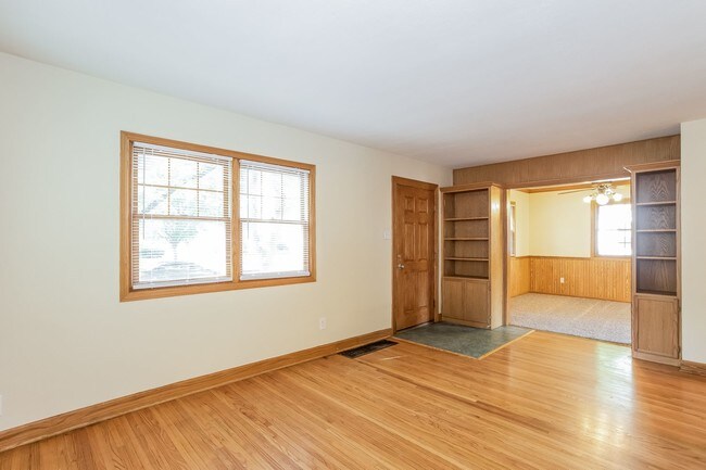 Building Photo - 1221 Oneida St