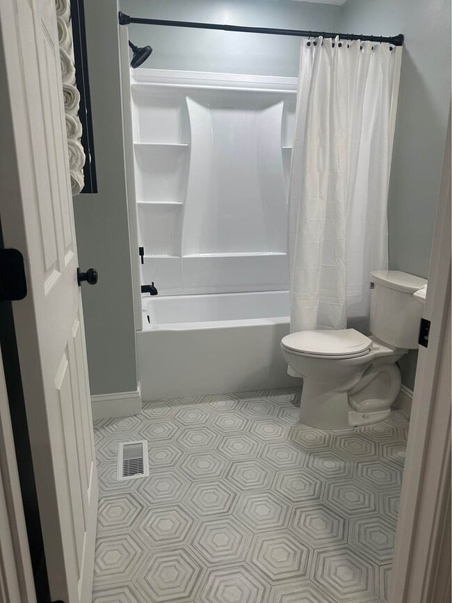 Foto del edificio - 3940 Halehaven Dr