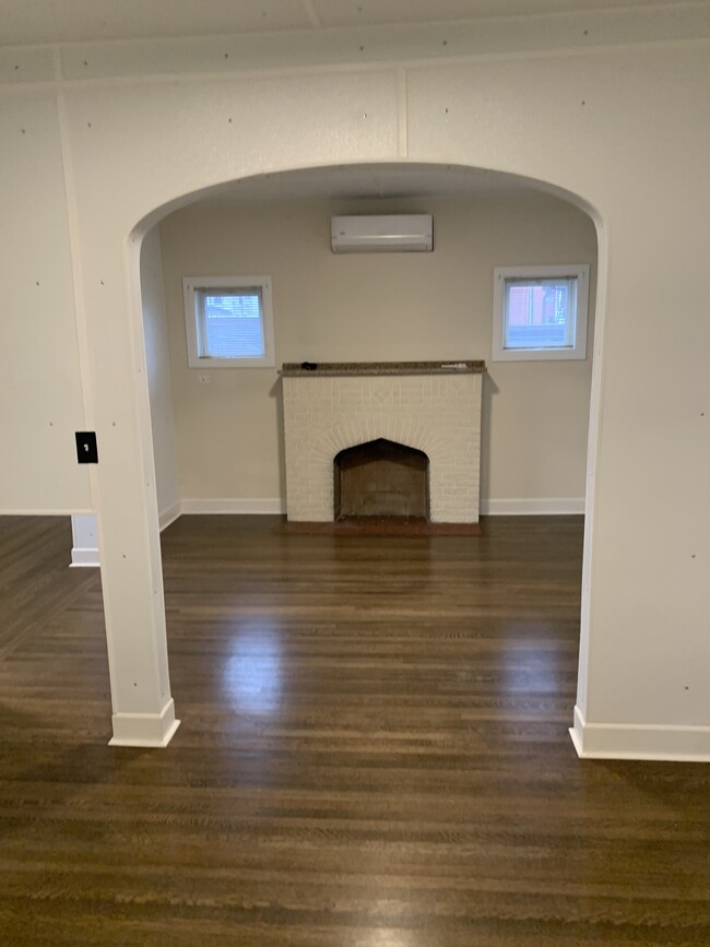 Foto del edificio - 5204 Leeds Ave