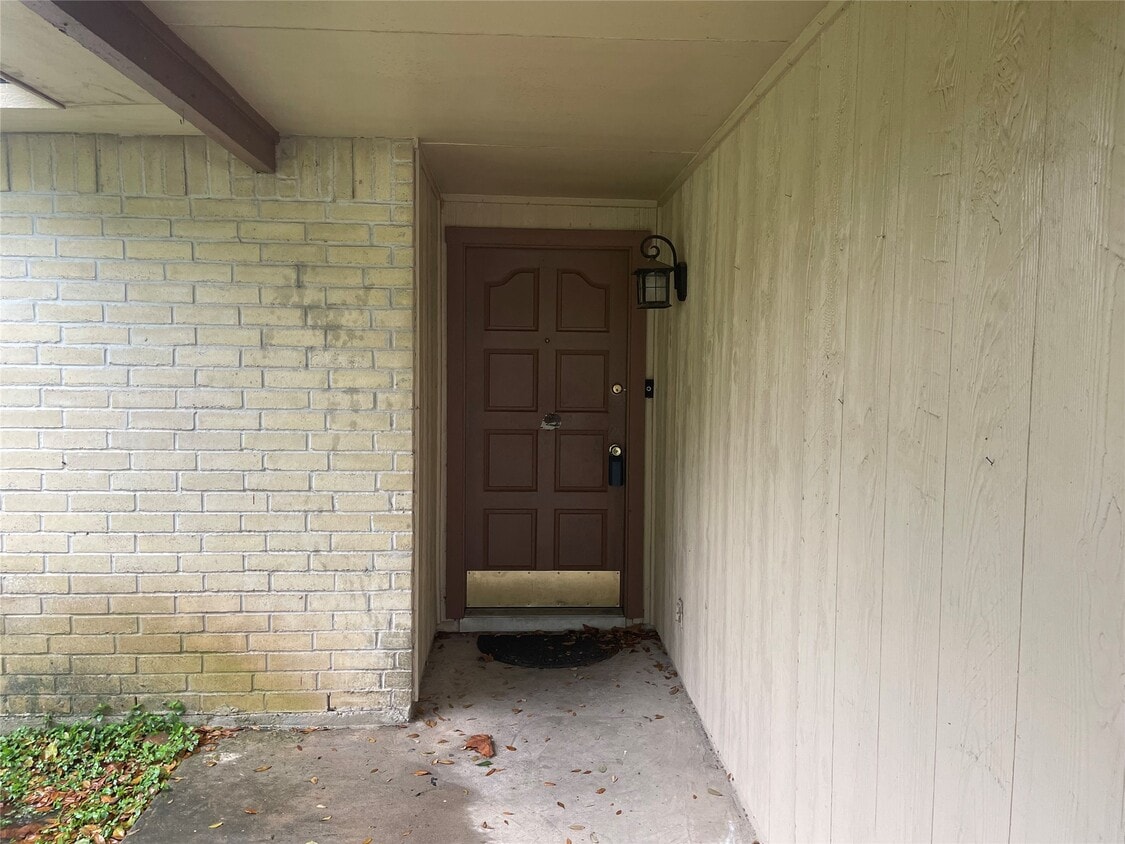 Building Photo - 17615 Red Wolf Ct