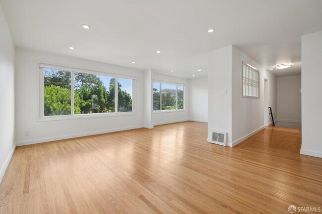 Foto del edificio - 74 Sunview Dr