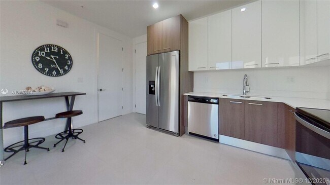 Foto del edificio - 410 NE 36th St