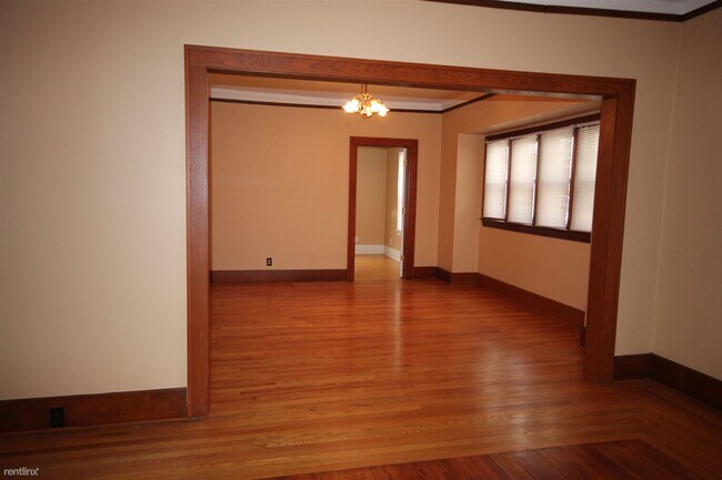 Building Photo - 4 br, 2 bath House - 802 Davis St Availabl...