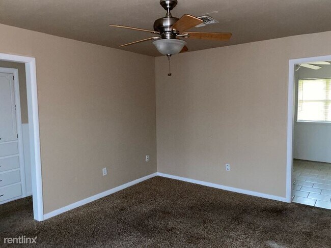Foto del edificio - 3 br, 1 bath House - 4320 NW Pollard Ave