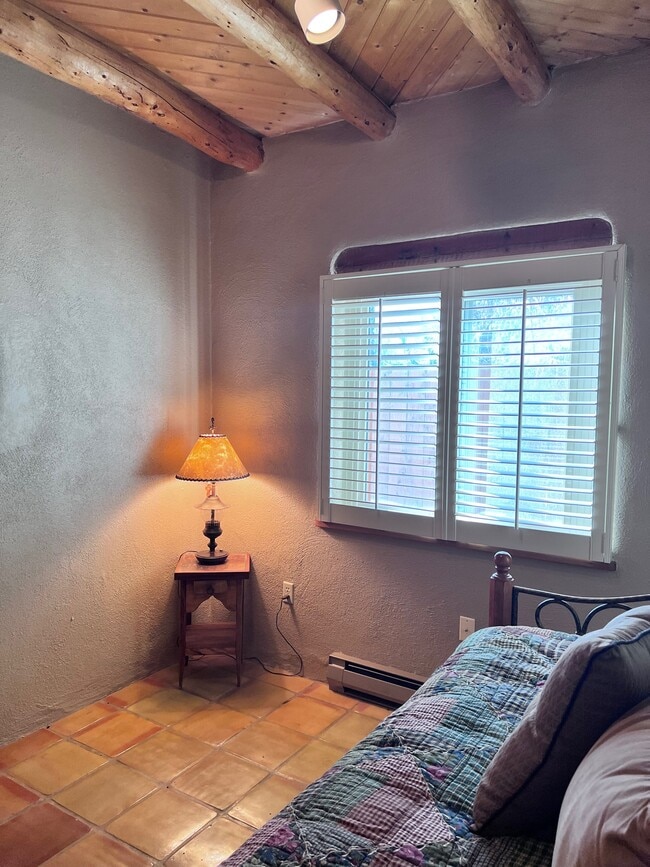 Building Photo - 9 Pinon Trail