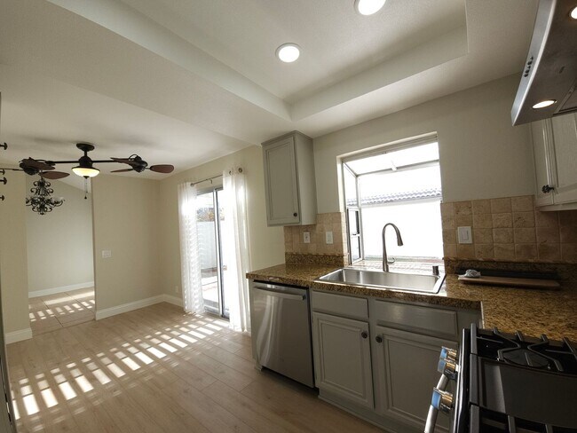 Building Photo - Great 3 Bedroom available NOW