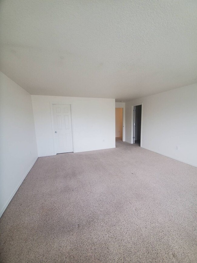 Building Photo - 4 Bedroom Home for Rent