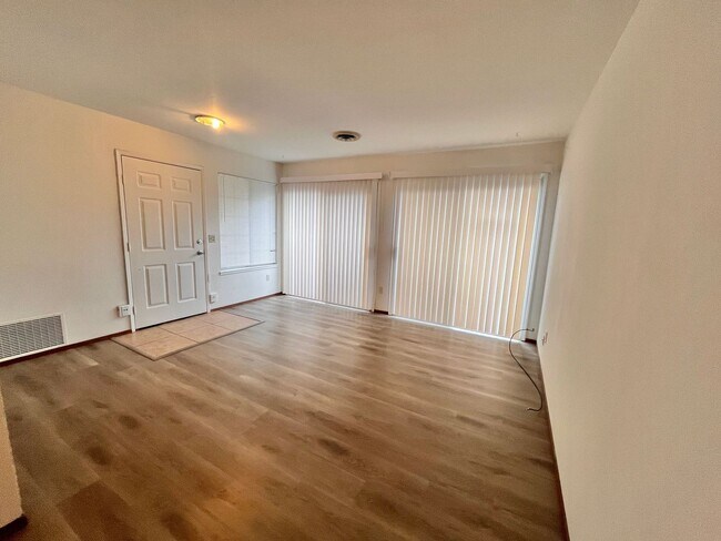 Foto del edificio - 3 Bedroom 2 Bath Duplex for Rent!