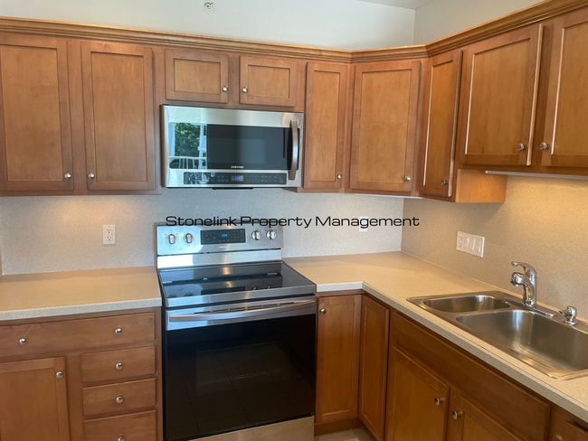 Building Photo - Luxury Condo For Rent in Ross Commons of R...