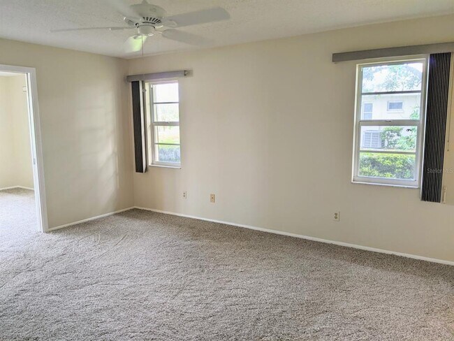 Building Photo - 7085 W Country Club Dr N