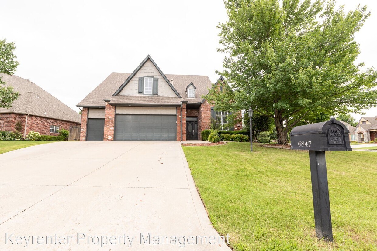 Primary Photo - 4 br, 3.5 bath House - 6847 E 83rd St