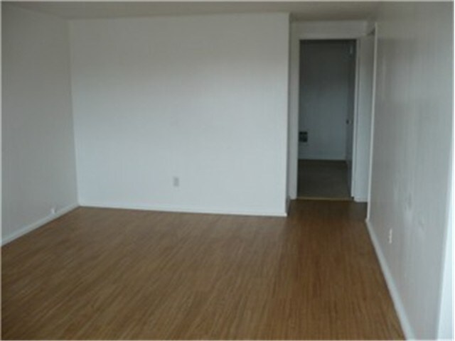 Building Photo - 103 Engle Dr
