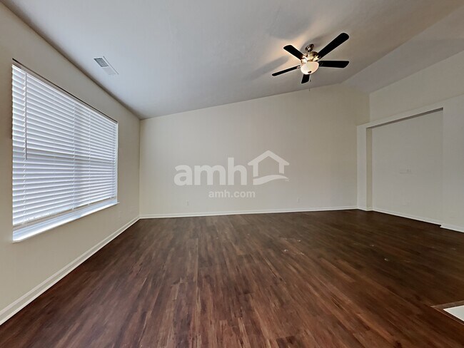 Foto del edificio - 770 Kingston Cir