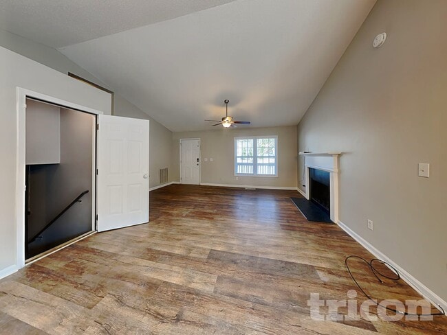 Foto del edificio - 115 Huntington Way