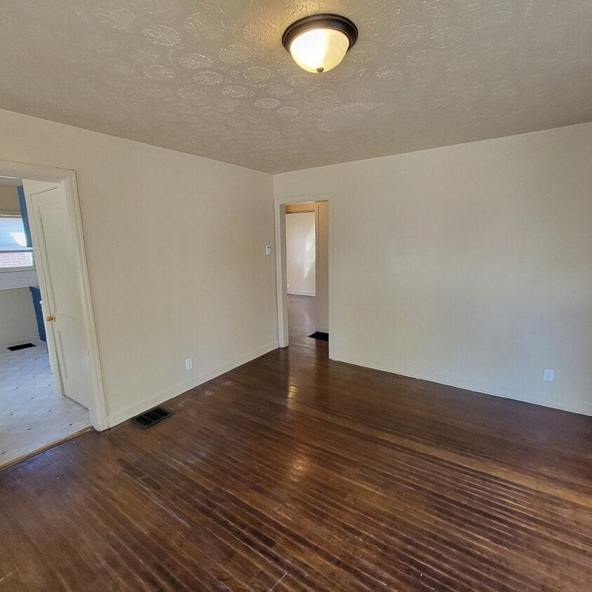 Cozy west side home! - Cozy west side home!