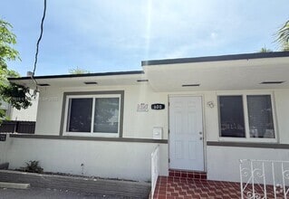 Building Photo - 600 NW 23rd Pl