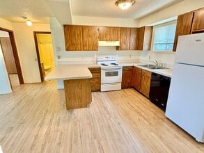 Building Photo - 4956 Basswood Dr