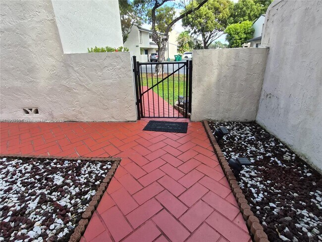 Building Photo - 10904 SW 72nd St