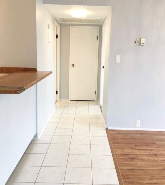 Foto del edificio - Recent Rent Decrease on this Gorgeous One ...