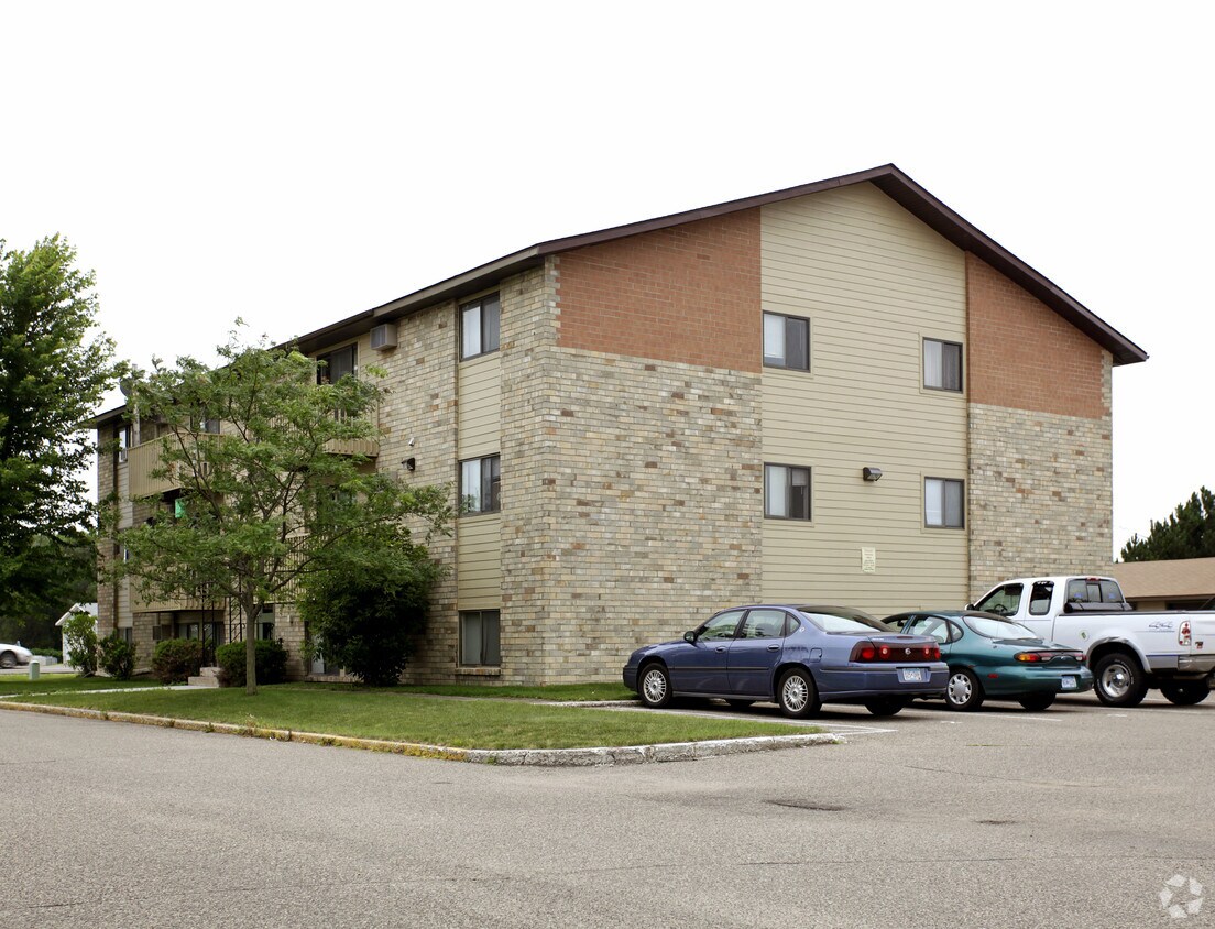 Building Photo - 915 Golf Course Rd