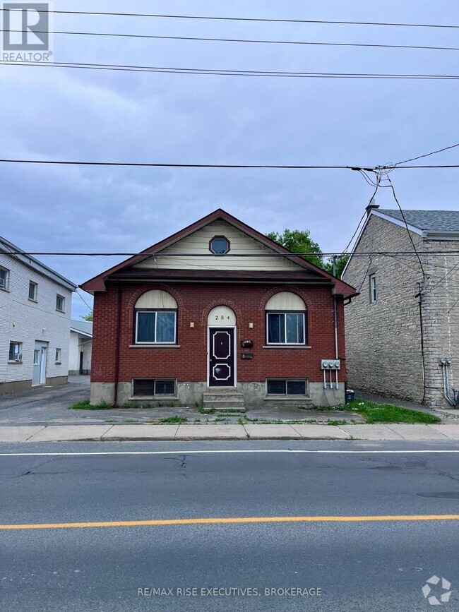 Building Photo - 284 Montreal St