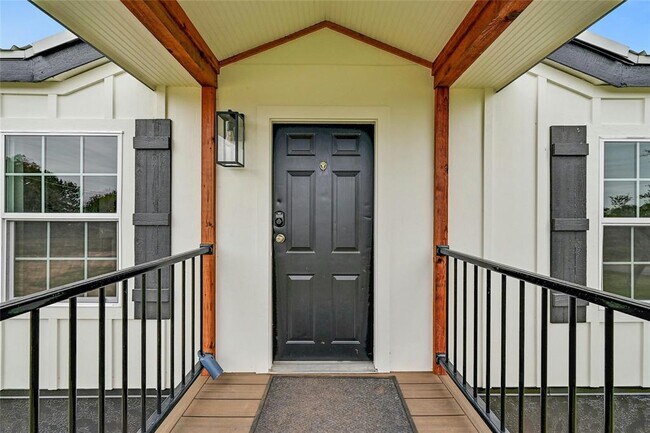 Foto del edificio - 22515 Felicia Dr