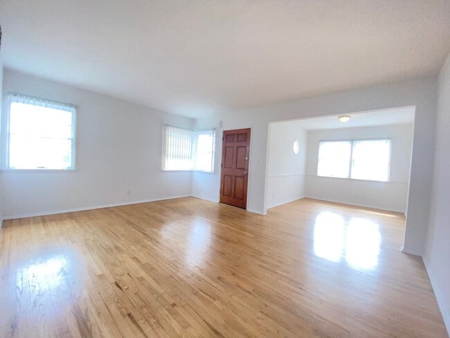 Building Photo - 360 Rennie Ave