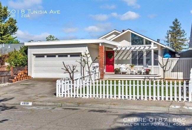 Building Photo - 5018 Tunisia Ave - 2 beds, 2 full baths