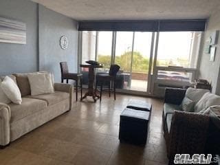 Foto del edificio - 830 Shore Rd