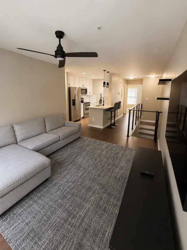 Building Photo - 646 Raphael Pl