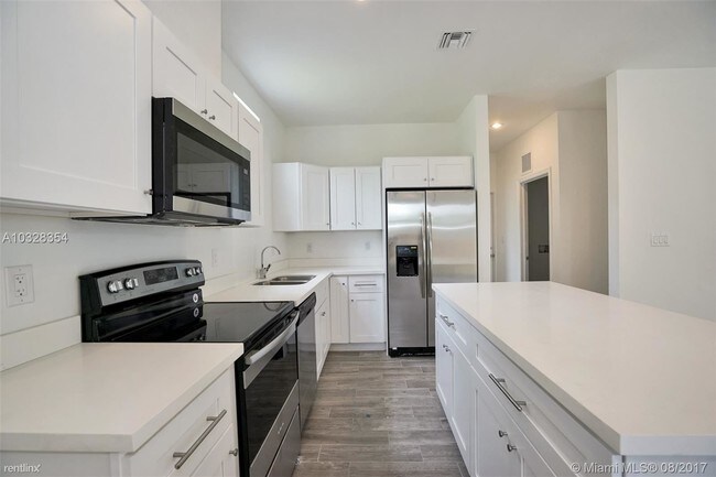Foto del edificio - 15392 NE 5th Ct